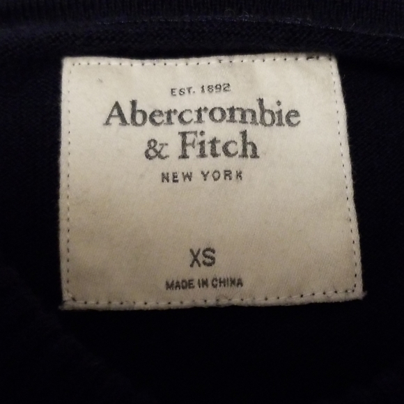 Xs Abercrombie and Fitch sweater - Picture 2 of 3